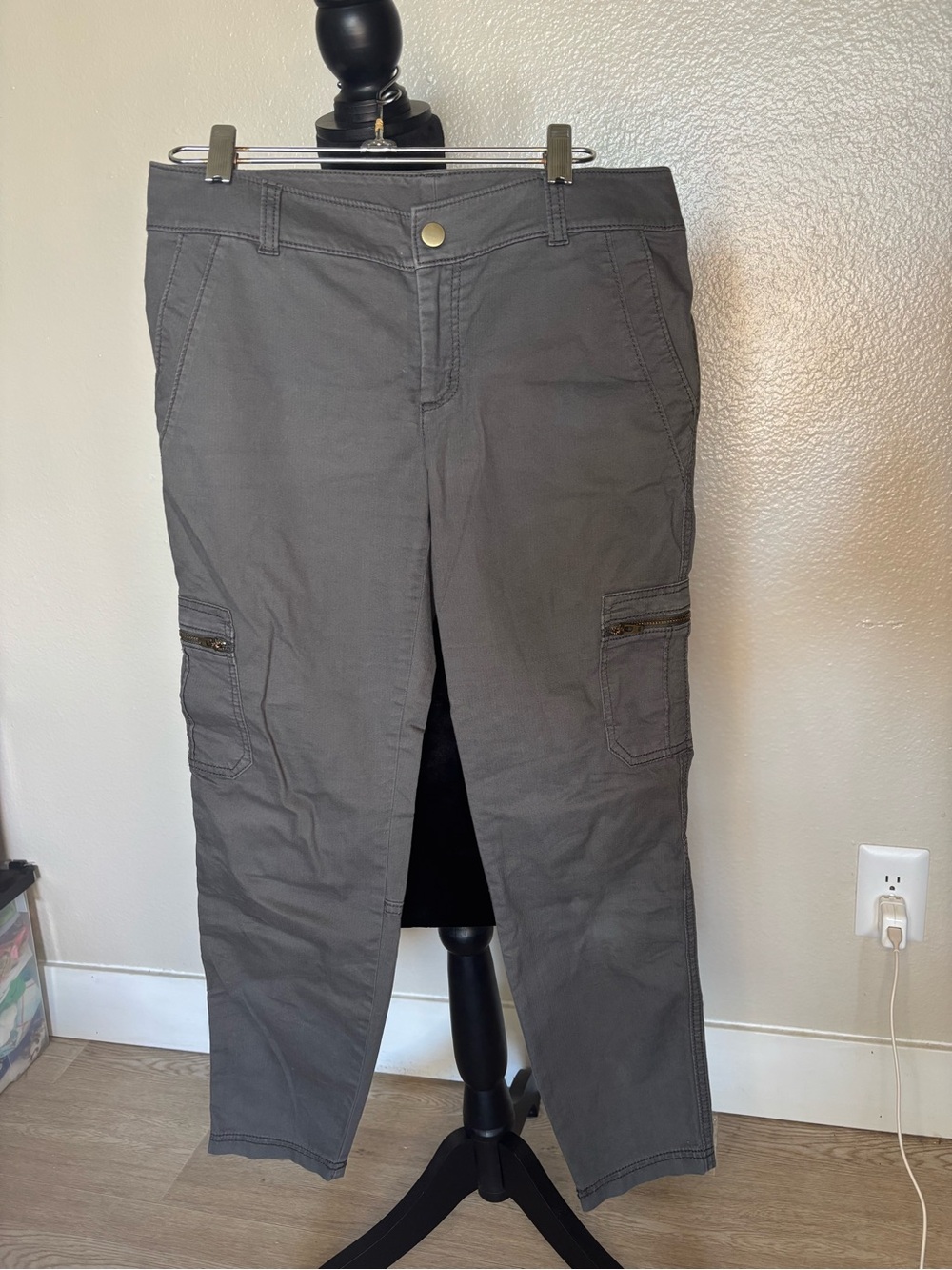 Athleta Charcoal Gray Cargo Crop Pants Size 4